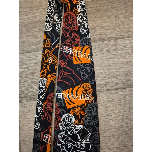 Vintage Cincinnati Bengals NFL Football Necktie Ralph Marlin & Co. 1993.     202 - Picture 2 of 6